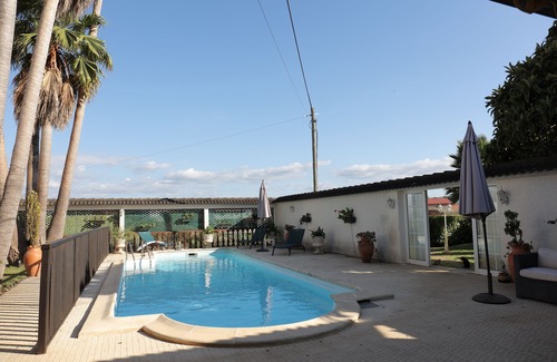 Sao Martinho da Cortica Cottage | Fully equipped house with swimming pool, garden and barbecue area.