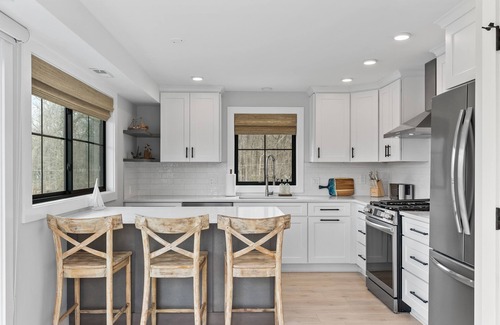 Fontana Apartment | Fully remodeled Lake Retreat-Walking distance to Lake Geneva includes boat slip!