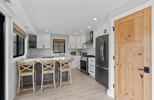 Fontana Apartment | Fully remodeled Lake Retreat-Walking distance to Lake Geneva includes boat slip!