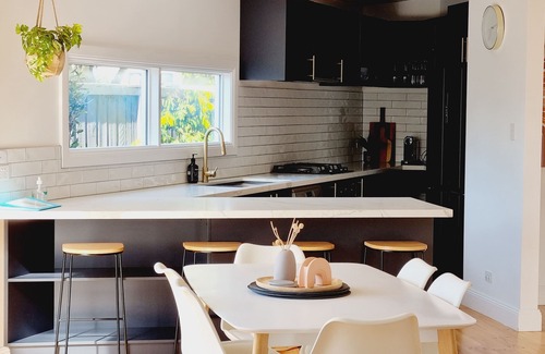 East Geelong House | Fully refurbished gorgeous home, central location, 2 bathroom & outdoor fire pit
