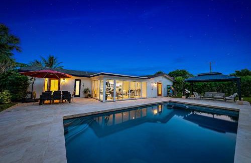 Hunt Club Apartment | Fully Remodeled, Huge Backyard, Pet-Friendly, Pool