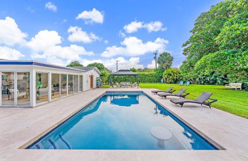 Hunt Club Apartment | Fully Remodeled, Huge Backyard, Pet-Friendly, Pool