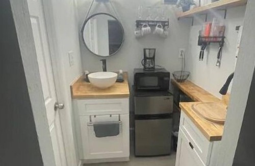 Bostwick Park Apartment | Fully remodeled 1 bedroom studio