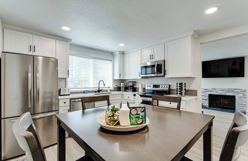 Central Oregon House | Fully Remodeled 2 Bedroom Home! Fantastic Central Location!