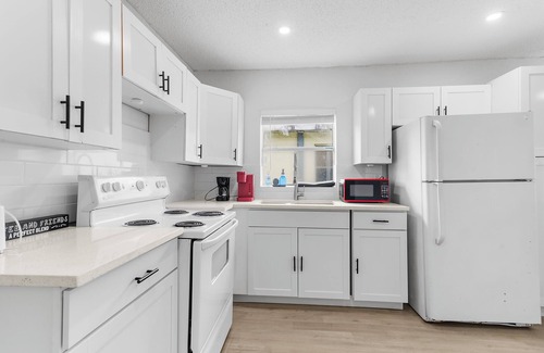 Fort Pierce House | Fully Remodeled 3 bed 1 bath Minutes From The Beach with Retro Arcade!