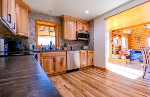 Bailey Cabin | Fully Remodeled Cabin with breathtaking views
