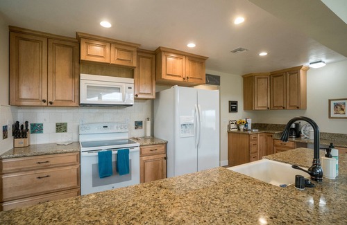 Raisin House | Fully Remodeled Country House with Large Yard, Near National Parks