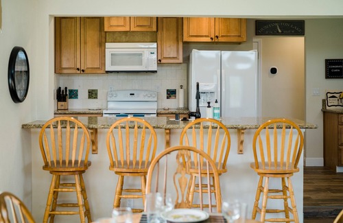 Raisin House | Fully Remodeled Country House with Large Yard, Near National Parks