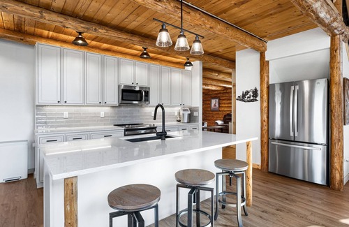 Ellensburg Cabin | Fully remodeled historical cabin w/modern conveniences & RV Hook-Ups!