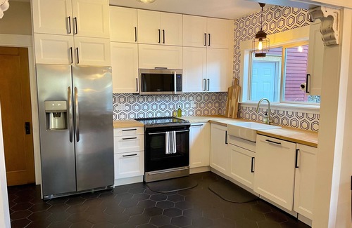 Wallace House | Fully remodeled historical home -Downtown Wallace