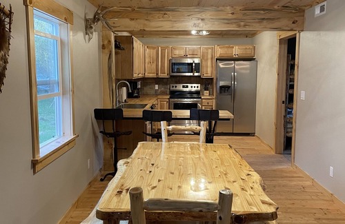 Saddlestring Cabin | Fully Remodeled Story Cabin minutes from mountain trails!