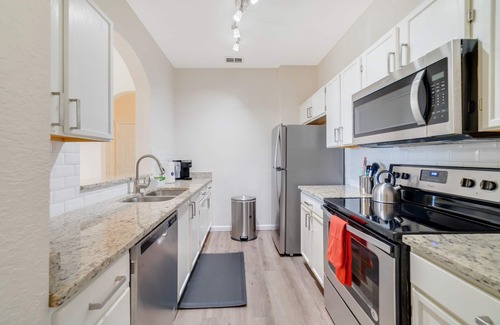 Windsor Hills Condo | Fully Remodeled~Windsor Hills~2.5 Miles from Disney World Main Entrance