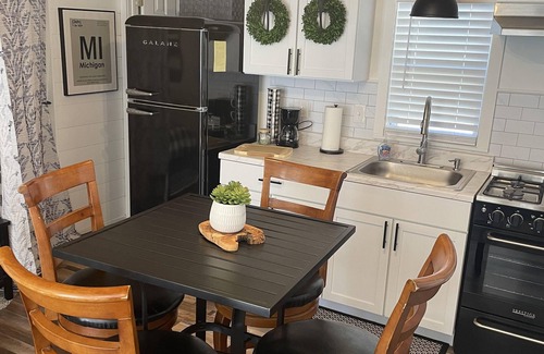 St. Helen Cabin | Fully renovated cabin with new furnishings and appliances.