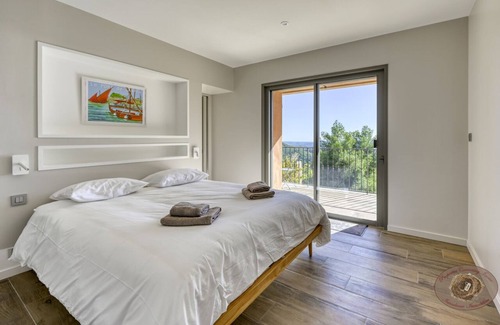 La Cadiere-d'Azur Other | Fully renovated farmhouse with swimming pool and 180° sea view