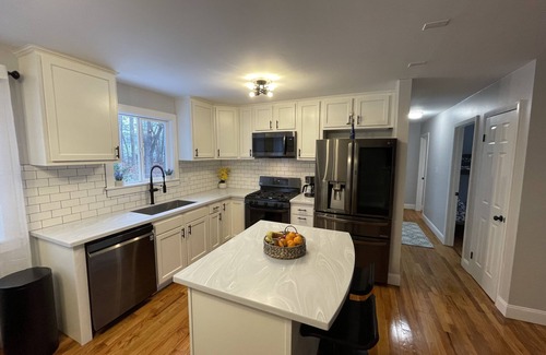 Geyser Crest House | Fully renovated- 2 LIVING ROOMS, HOT TUB, POOL, GAME ROOM, FIREPIT, PAGODA.