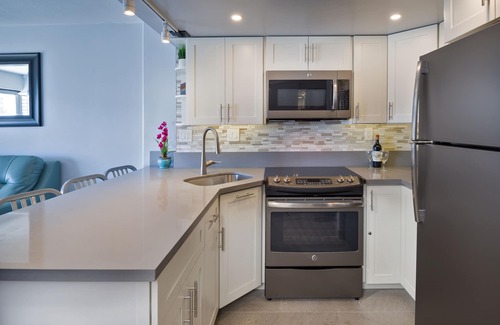 Waikiki Condo | Fully Renovated, 1 Bedroom High End Designer Remodel, Direct Ocean & Lagoon View