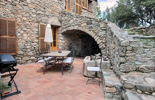 Lama House | Fully renovated 18th century mill for rent, 15min from the sea