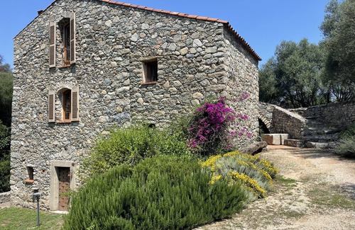 Lama House | Fully renovated 18th century mill for rent, 15min from the sea