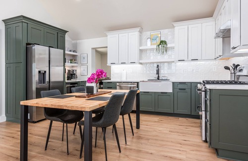 Santee House | Fully renovated 1959 lake front cottage. In-ground swimming pool and spa.