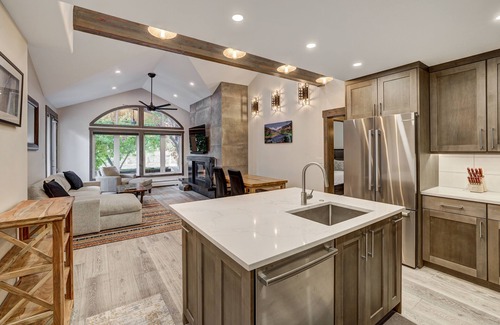 Edwards Condo | Fully Renovated 2 Bedroom in Arrowhead Village! by RedAwning