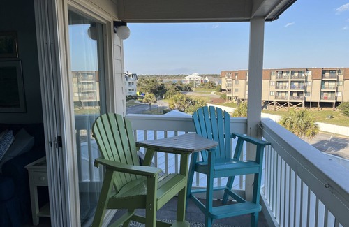 Morehead City Condo | Fully-Renovated 2 BR, 2 Bath 'A Place at the Beach III' Resort Condo, Unit K366