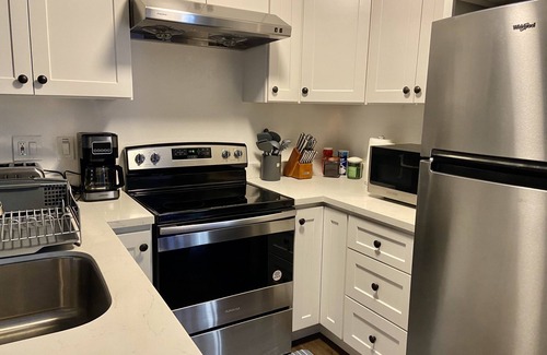 Lafayette Apartment | Fully renovated 2B/1b in Downtown
