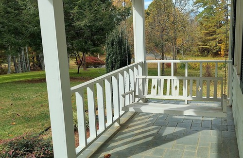 Fairview House | Fully Renovated 3/2 Home Surrounded by Farms/Mountains 15 Min from Asheville