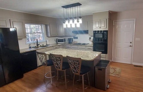 Fairview House | Fully Renovated 3/2 Home Surrounded by Farms/Mountains 15 Min from Asheville