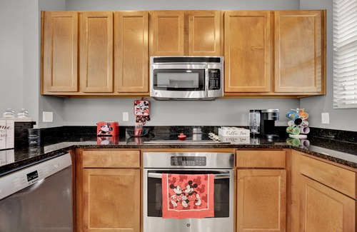 Kissimmee House | Fully Renovated 3 Bedroom Villa with Hot Tub in Kissimmee. 10 mins to Disney!