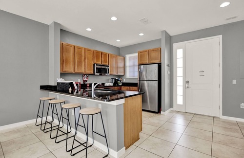 Kissimmee House | Fully Renovated 3 Bedroom Villa with Hot Tub in Kissimmee. 10 mins to Disney!