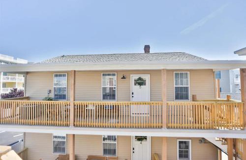 Wildwood Apartment | Fully renovated 3Bdr apt 1.5 block from the beach