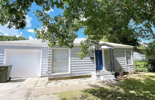 Garland House | Fully Renovated 3BR⭐️Large Backyard🌻Pets Ok🐶