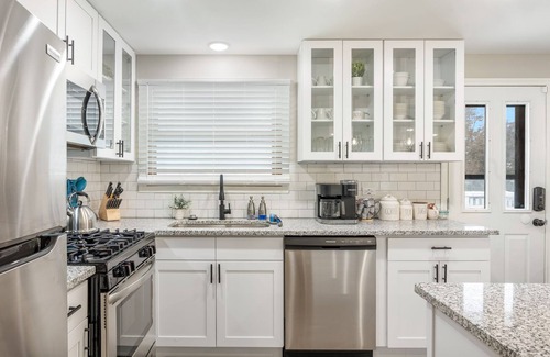 Wasco House | Fully Renovated 4 BR/2BA House. Great location! Close to restaurants and parks.