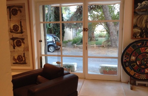 Bages Apartment | fully renovated apartment type artist studio overlooking the lake