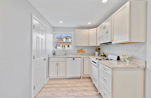 Brant Rock Apartment | FULLY RENOVATED apt w/water views and deck near beach& marina