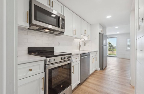 Avalon Condo | FULLY RENOVATED BEACH BLOCK condominium