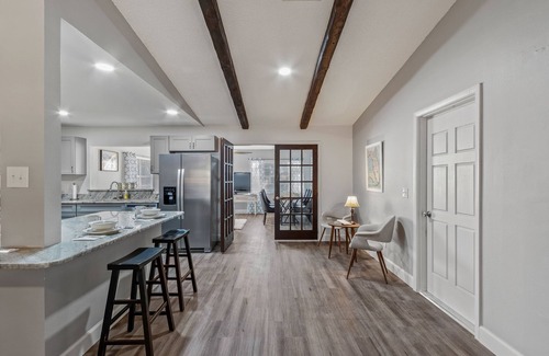 Sorrento House | Fully renovated Boho cottage with 3 bedrooms & king bed just outside of Mt Dora