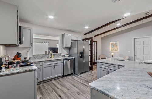 Sorrento House | Fully renovated Boho cottage with 3 bedrooms & king bed just outside of Mt Dora