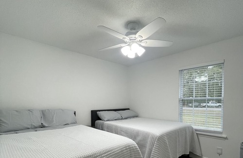 Brunswick House | Fully Renovated Cozy Family Retreat Home!