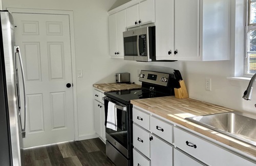 Brunswick House | Fully Renovated Cozy Family Retreat Home!