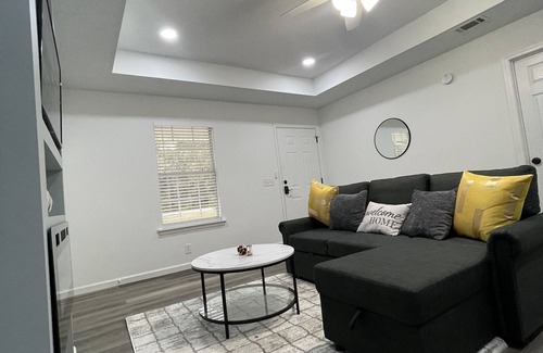 Brunswick House | Fully Renovated Cozy Family Retreat Home!