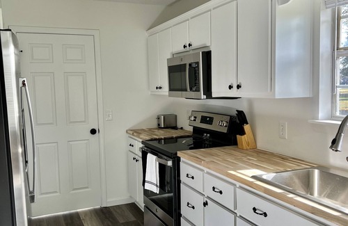 Brunswick House | Fully Renovated Cozy Family Retreat Home!
