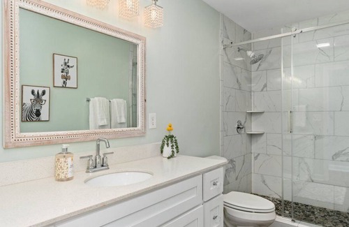 Kings Grant House | Fully renovated, family friendly 4 bedroom home with huge deck!