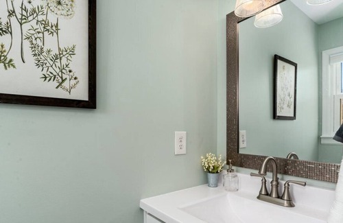 Kings Grant House | Fully renovated, family friendly 4 bedroom home with huge deck!