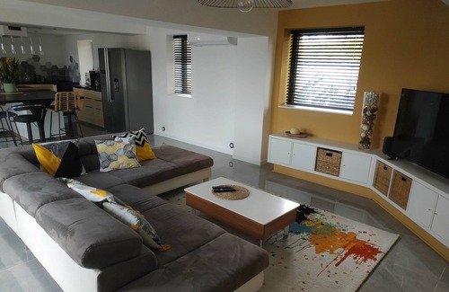Bourlens House | Fully renovated farmhouse in a quiet location