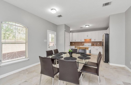 Houston House | Fully Renovated home/Crashpad