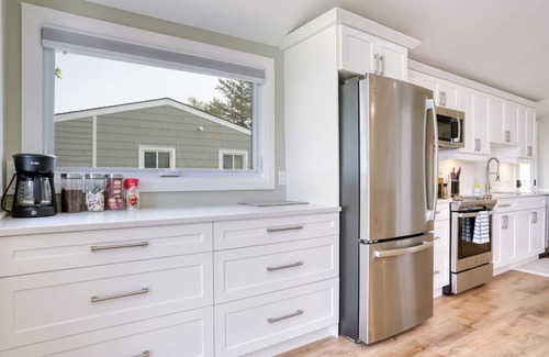 Lighthouse Cove Cottage | Fully renovated lakefront cottage on lake St. Clair in Lighthouse Cove, ON