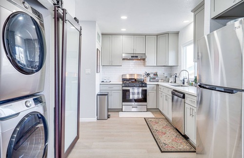 Oakland Apartment | Fully Renovated Oakland Retreat: 4 Mi to Downtown!