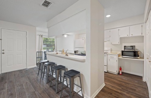 Downtown Zephyrhills House | Fully Renovated & Private 2-bedroom home in Zephyrhills with Porch