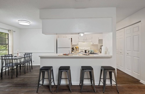 Downtown Zephyrhills House | Fully Renovated & Private 2-bedroom home in Zephyrhills with Porch